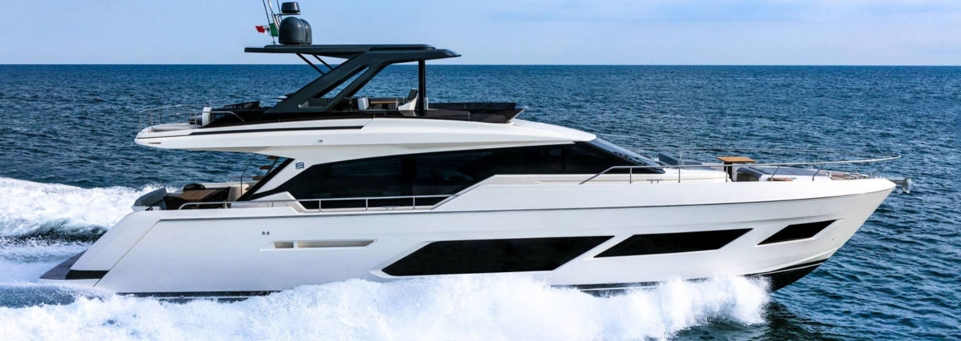 Ferretti Yachts 720 1